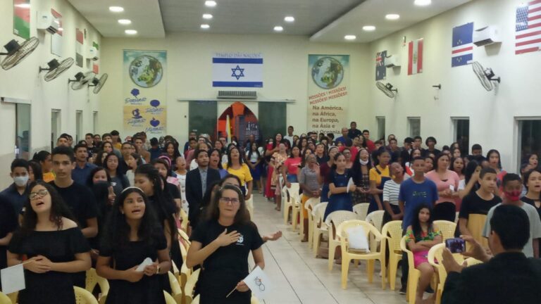Adolescentes da Assembleia de Deus em São Luís se reúnem em adoração em nove regiões da grande ilha